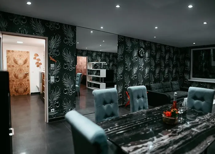Апартаменти Vip Shopping Center 5 *